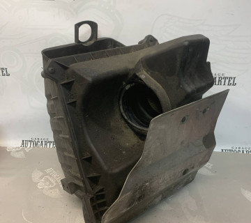 Корпус повітряного фільтра seat exeo 1.8 TSI 03g133833