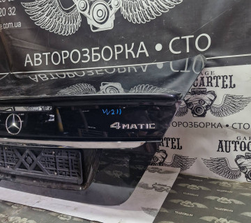 Задня кришка багажника Mercedes w211 e class седан 21812583