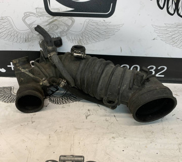 Патрубок повітряний Audi A4 B6 1.8T 06b133356n