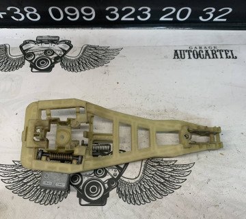 Ручка кронштейн двері права задня Opel Vectra C, 21821509