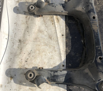 Балка передня Audi a4 b5 21906060