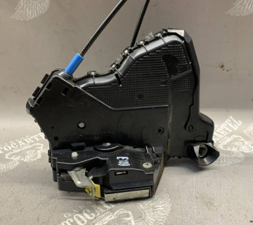 Замок передней левой двери Toyota Camry 690400c050