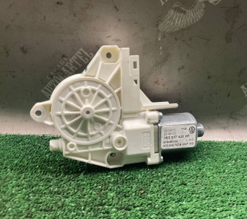 Моторчик склопідйомника передньої правої дверки VW GOLF 6 1k5837402ar