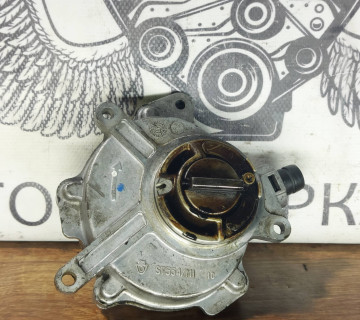 Вакуумний насос VW Passat B6 2.0 FSI LuK 06D145100E
