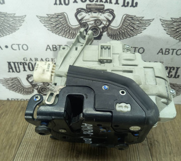Замок дверки передній правий Volkswagen Touareg (11-18)/Audi A4 B8 8J1837016A vag