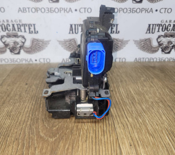3b1837016ce замок двері передній правий Skoda fabia 1