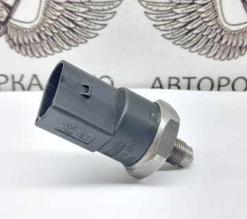 Датчик тиску паливної рампи Volkswagen Golf V 1.6 FSI 06D906051A``