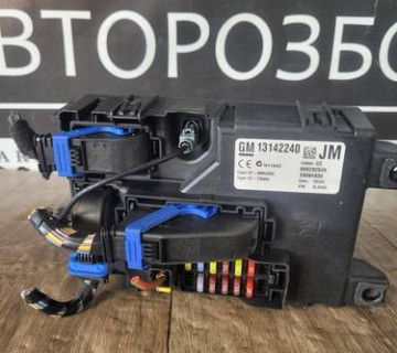 Блок запобіжників Opel corsa d 1.3cdti 13142240