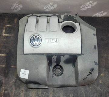 Кришка двигуна 1.4 skoda fabia 045103925ag