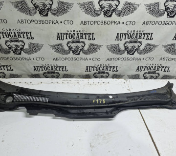 Декоративна накладка під лобове скло жабо Volvo V50 2003-2012