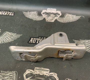 Кронштейн переднього бампера правий Toyota Avensis T25 5208105010
