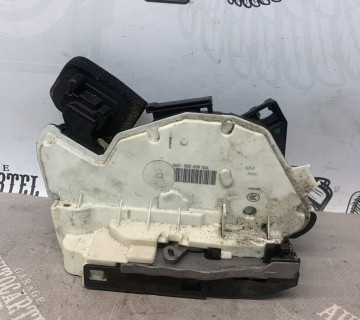 Замок дверей задній правий електр 7 пінів Skoda Octavia A7 5e0839016
