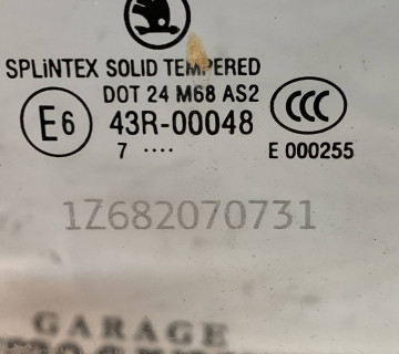 Скло дверей заднє праве Skoda Octavia A5 універсал ,43r-00048, 21806421