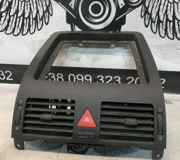 Дефлектор повітряний центральний VW TOURAN 251030347
