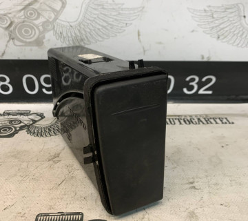 Підстаканник Volvo V70 II XC70 II S60 30722444