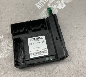Блок моторчика склопідйомника правий передній Audi A3 8p 05074636