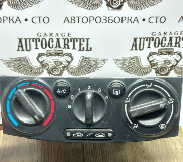 Блок керування кондиціонером Mazda MPV 99-06 LC94B