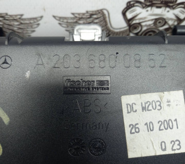 Попільничка передня для Mercedes W203 A2036800852
