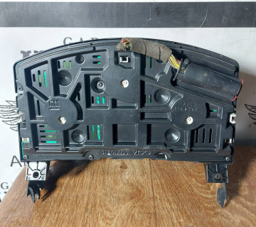 13308983 Панель приладів Opel Astra H 2004