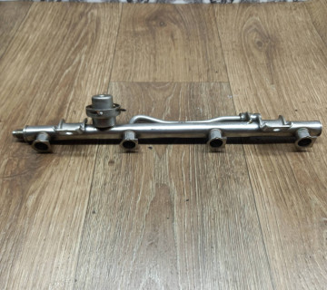 Паливна рейка бензин Mercedes C-class 2.0 16V (W203) 2000-2007 A1110703095