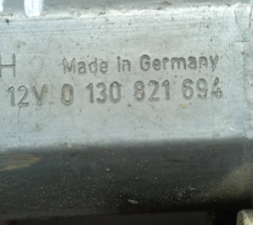 Моторчик склопідйомника передній правий VW Passat B5 97-05 0130821694