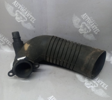 Патрубок повітряного фільтра Volkswagen Passat B5 1.9tdi 8d0129615k