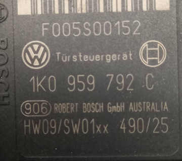 Блок Керування дверкою правий VAG 1k0959792c Volkswagen Golf 5
