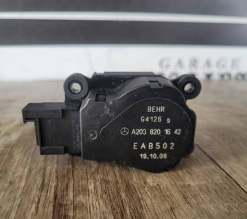 Привід заслонка пічки Mercedes C-Class (W203) 00-07 A2038201642
