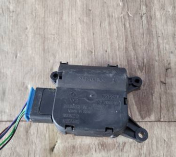 МОТОРЧИК ЗАСЛОНКИ ПЕЧКИ VW GOLF V 03-09 1K1907511G