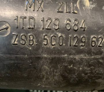 Патрубок повітряного фільтра VW Touran 2003-2010 2.0 8V 1t0129684