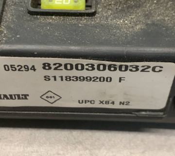 Блок запобіжників модуль UPS BSI для Renault Megane 2 Scenic 2 8200306032c