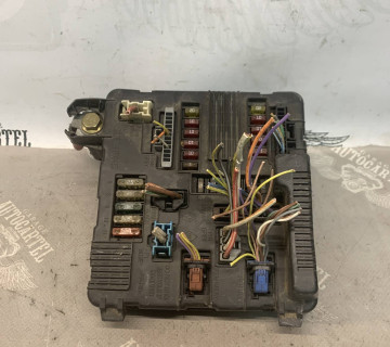 Корпус запобіжників renault scеnic 2 1.9dci p801038917402