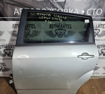 Дверка задня права Toyota Corola Verso 2005р f42