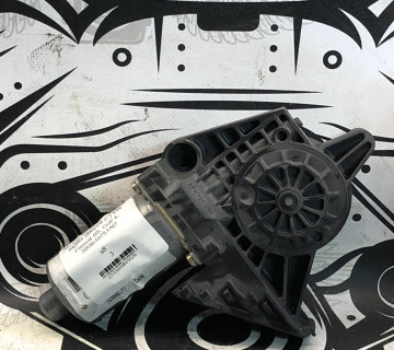 Моторчик склопідіймача задніх дверей (L) VW Passat B5, Golf 4, 3B9839751AD