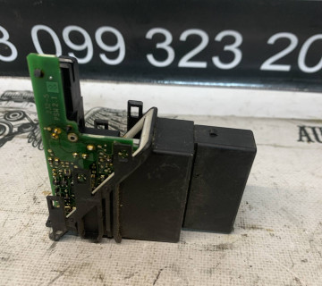 Блок управління склопідйомником задній правий Volkswagen Golf 4 9776-101438-202