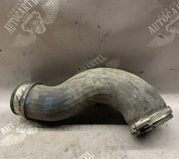 Патрубок інтеркулера правий Volkswagen Transporter T5 7e0145709c