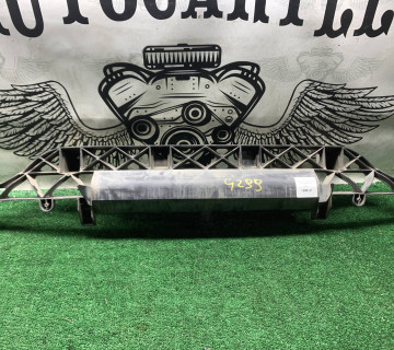 Кріплення заднього бампера центральне Audi Q7 4L 4l0807329