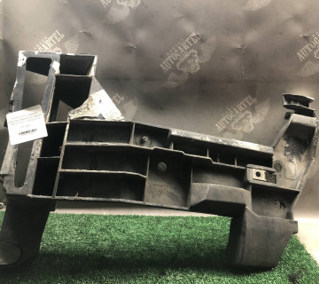 Кронштейн заднього бампера правий RENAULT MASTER 2 7700352212