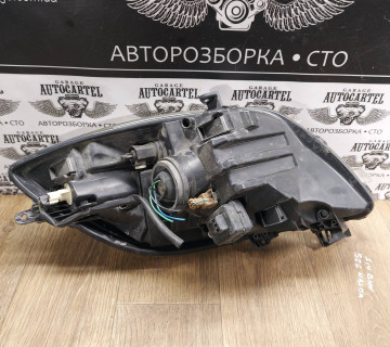 Фара ліва галоген Toyota Yaris II 89900736