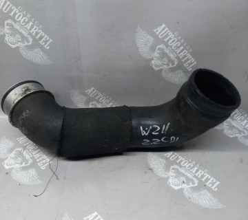 Патрубок интеркуллера, L (нижний) E (W211) MERCEDES-BENZ 2.2CDI 02-09 a2115282982