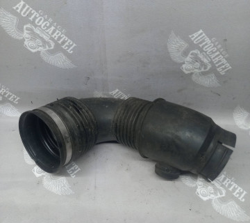 Патрубок повітряного фільтра Opel Insignia 2.0cdti 55561787