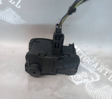 Замок лючка бензобака VW Touareg 11-17 skoda octavia a7 13-19, fabia iii 14-21 7p0810773d