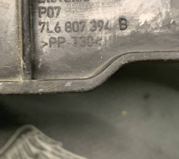 Кріплення заднього бампера правий VW TOUAREG 7l6807394b