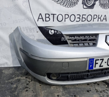 Бампер пепередній renault Scenic 2 2003-2009 21684784