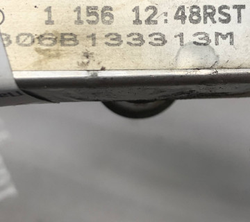 Паливна рейка volkswagen passat b5 2.0 8v 06b133313m