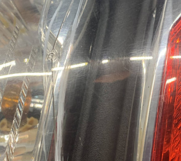 Ліхтар задній лівий Citroen C3 Picasso дефект 9681727280