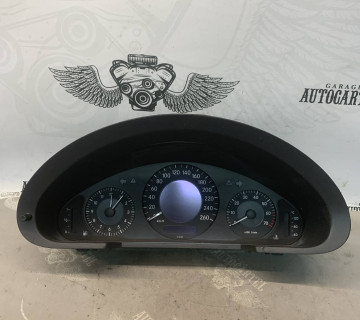 Панель приладів MERCEDES W211 1.8 2.0 a2115404511