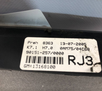 Блок управління пічкою кондиціонером Opel Zafira B 13168100