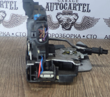 Замок двері задній лівий Audi A6 C5 4B0839015G
