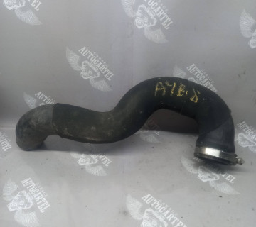 Патрубок інтеркулера правий низ Audi A4 B8 08-16 2.0T 8k0145738ab